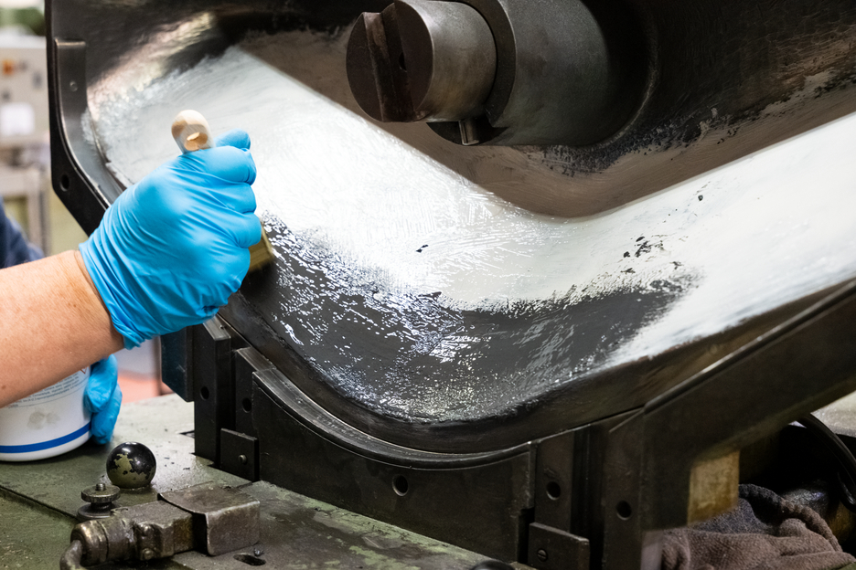 WEICON Keramik HC 220 | sistem resin epoksi tahan suhu tinggi yang diisi keramik untuk lapisan pelindung keausan