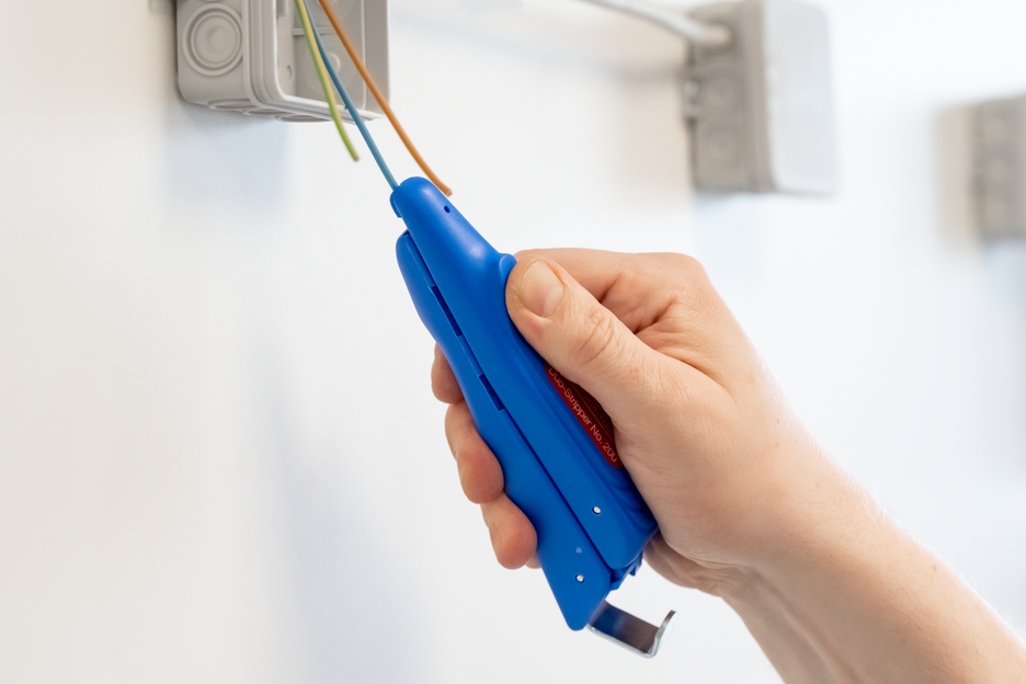 Duo-Stripper No. 200 | untuk pelepasan dan pengupasan kabel I jangkauan kerja pengupasan 0,5 - 6,0 mm² / pengupasan 4 - 28 mm Ø