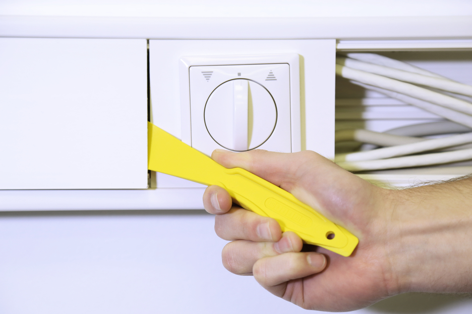 Easy Opener® | alat tuas untuk membongkar komponen sensitif dengan lembut