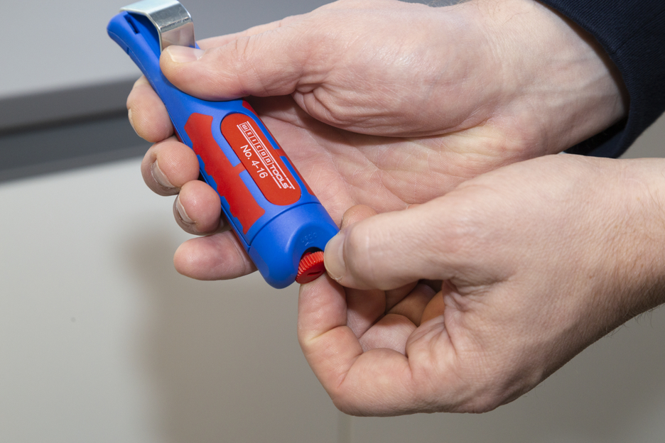 Cable Stripper No. 4 - 16 | dengan 2 komponen dan gagang plastik yang diperkuat fiberglass I rentang kerja 4 - 16 mm Ø