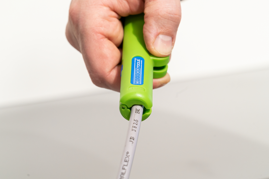 Round Cable Stripper No. 13 Green Line | Alat pengupasan yang berkesinambungan I untuk pengupasan semua kabel bundar umum I jangkauan kerja 6,0 - 13,0 mm Ø
