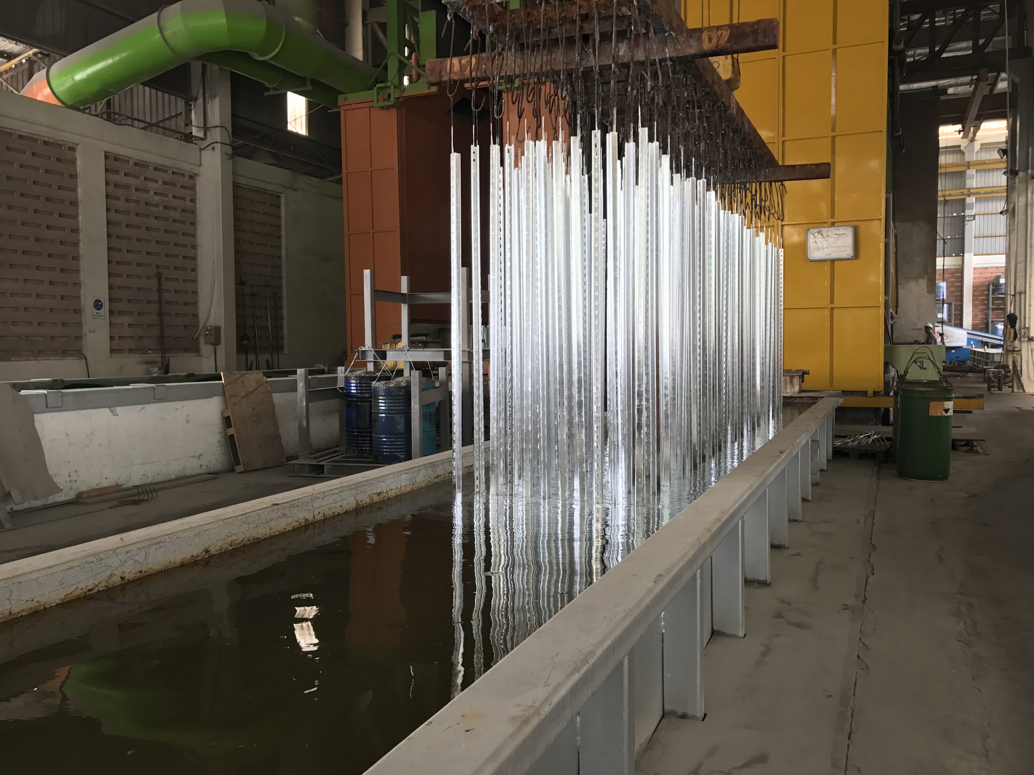 WEICON WR | sistem resin epoksi cair berisi baja untuk pengecoran dan kompensasi celah