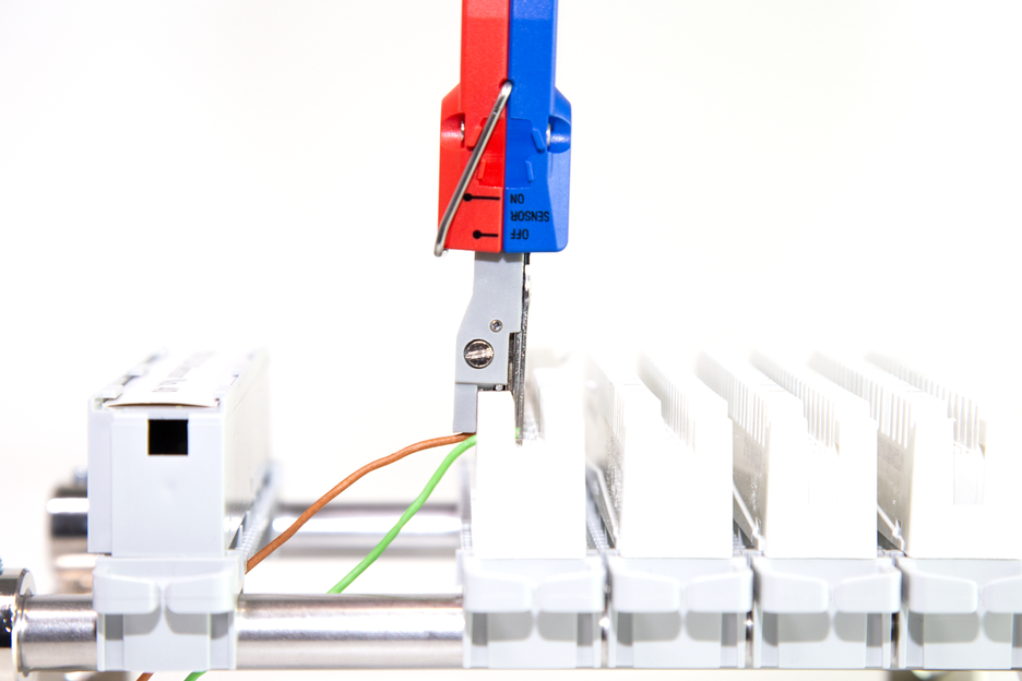 LSA Sensor No. 40 | Alat pelubang kertas LSA termasuk sensor untuk melacak posisi ujung kabel