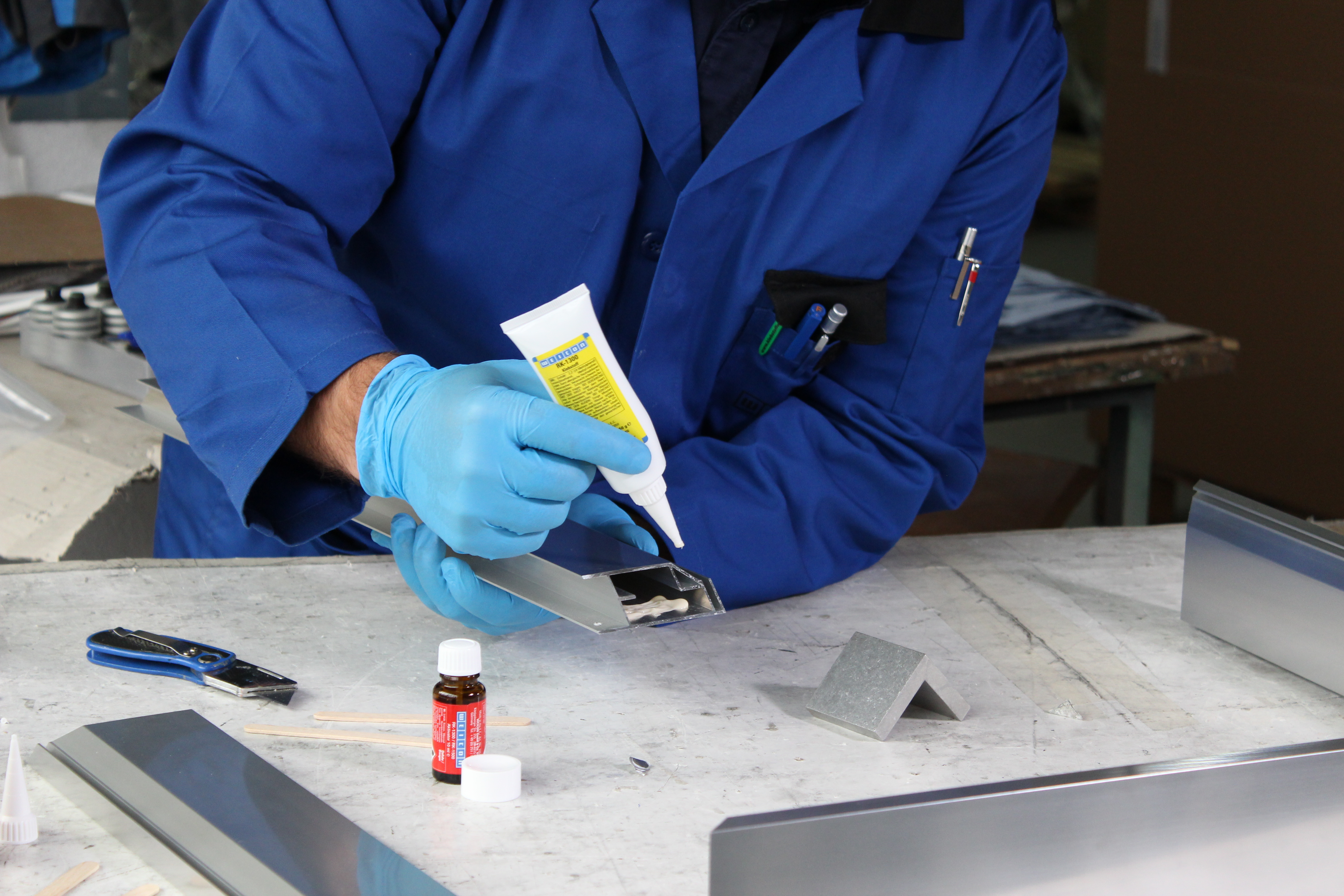 Lem Aluminium instan | liquid metal epoxy adhesive