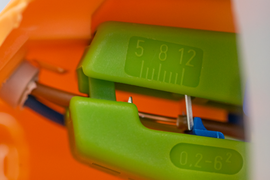 Wire Stripper No. 5 Green Line | Alat pengupasan yang berkesinambungan  I untuk semua konduktor untai  dan padat yang umum, jangkauan kerja 0,2 - 6,0 mm²