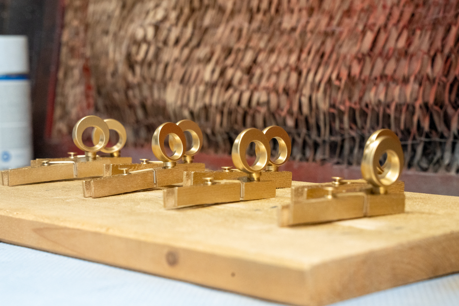 Semprotan Kuningan | perlindungan dan peningkatan visual bagian logam