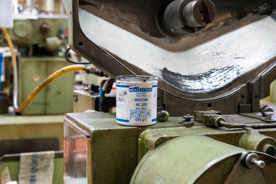 WEICON Keramik HC 220 | sistem resin epoksi tahan suhu tinggi yang diisi keramik untuk lapisan pelindung keausan