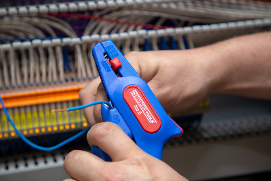 Wire Stripper No. 5 | untuk semua konduktor untai dan padat yang umum I jangkauan kerja 0,2 - 6,0 mm²