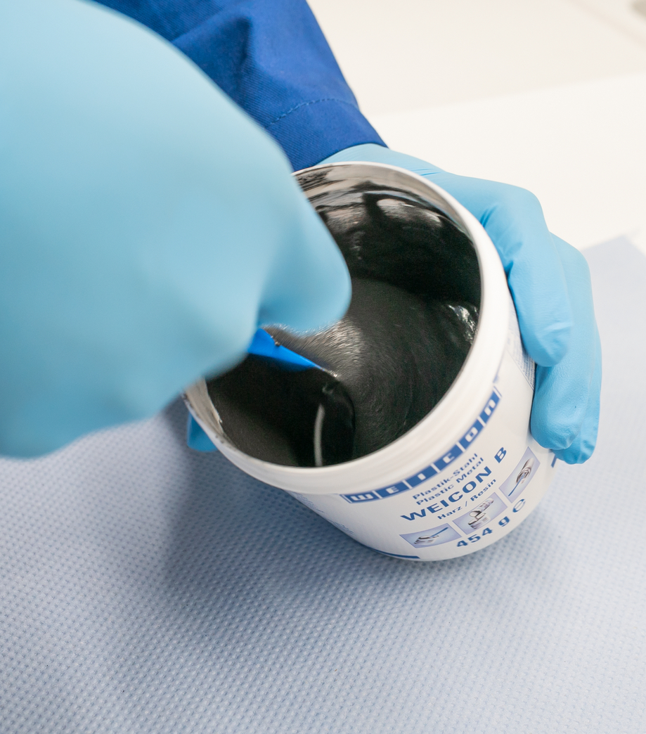 WEICON B | sistem resin epoksi berisi baja untuk perbaikan dan pencetakan