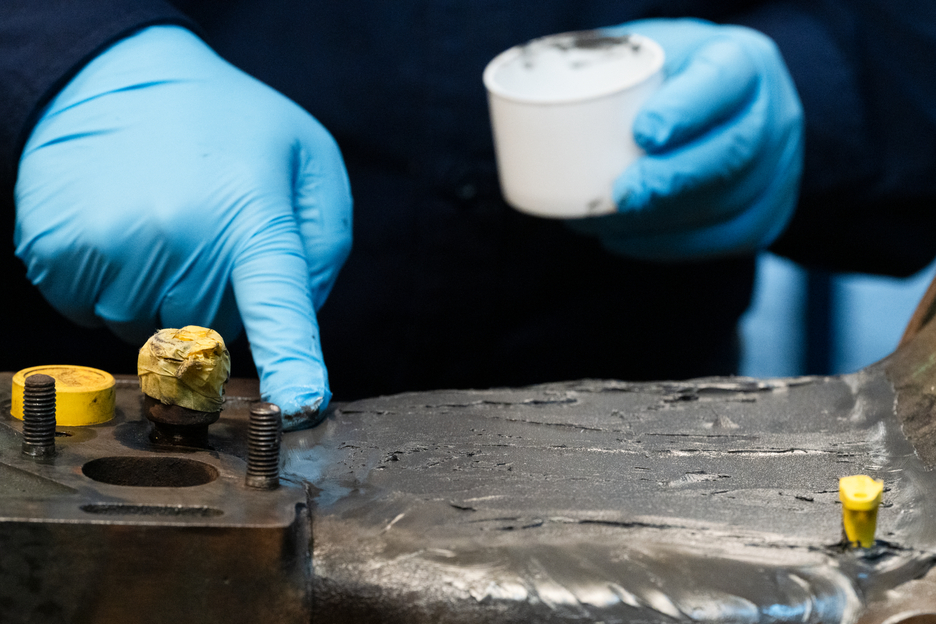 WEICON HB 300 | sistem resin epoksi tahan suhu tinggi untuk perbaikan dan pencetakan