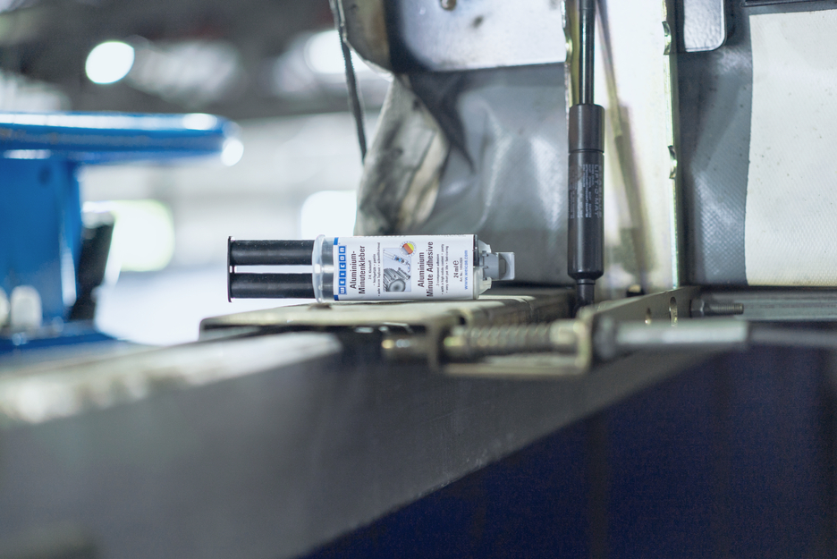 Lem Aluminium instan | liquid metal epoxy adhesive
