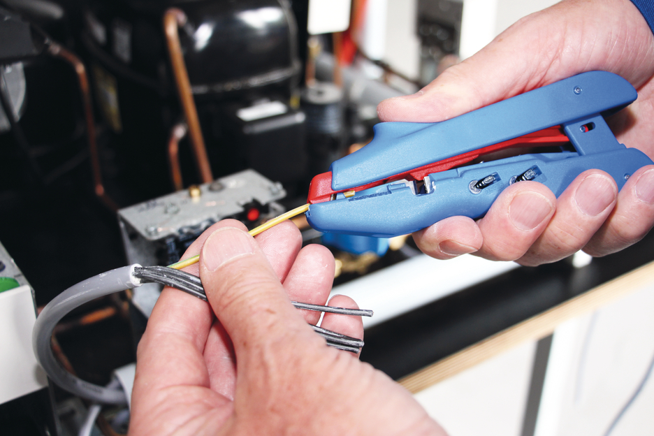 Duo-Crimp No. 300 | untuk pengupasan dan crimping I Jangkauan kerja 0,5 mm² - 6,0 mm²