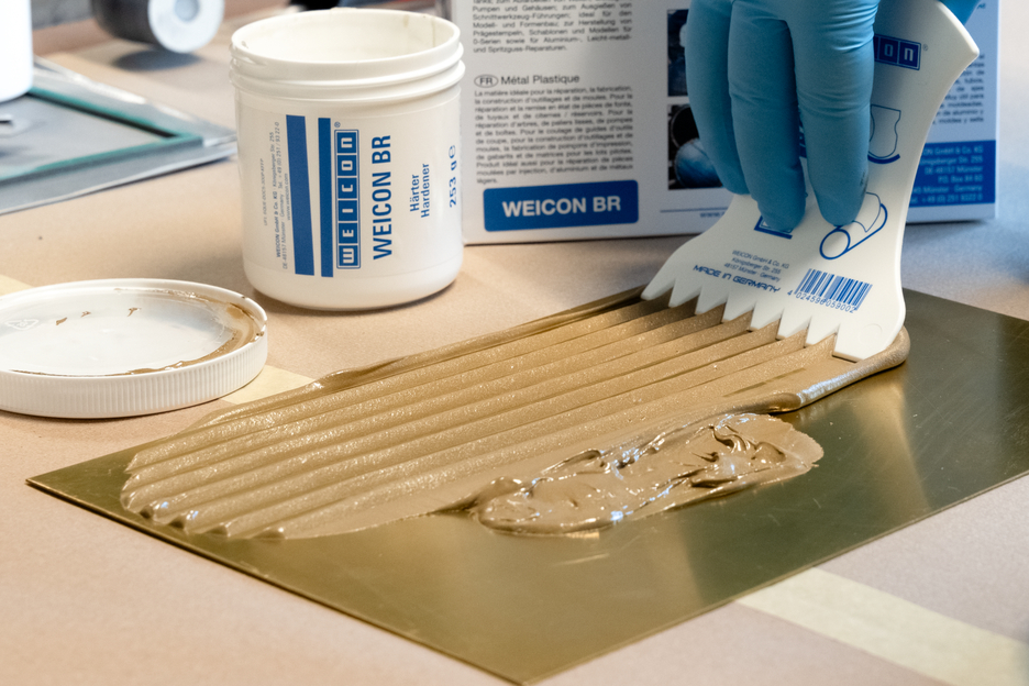 WEICON BR | sistem resin epoksi berisi perunggu untuk perbaikan dan pencetakan